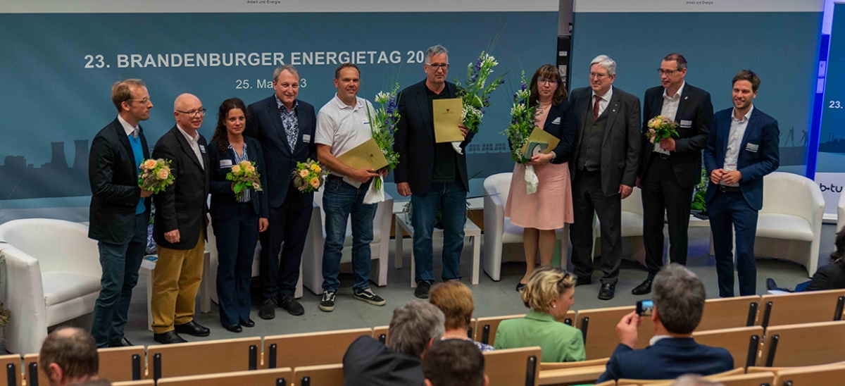 Im Rahmen des Brandenburger Energietages wurde auch der Energieeffizienzpreis an drei Unternehmen verliehen. Die Wohnungsgenossenschaft Wildau (WGW) erhielt einen der Sonderpreise. 