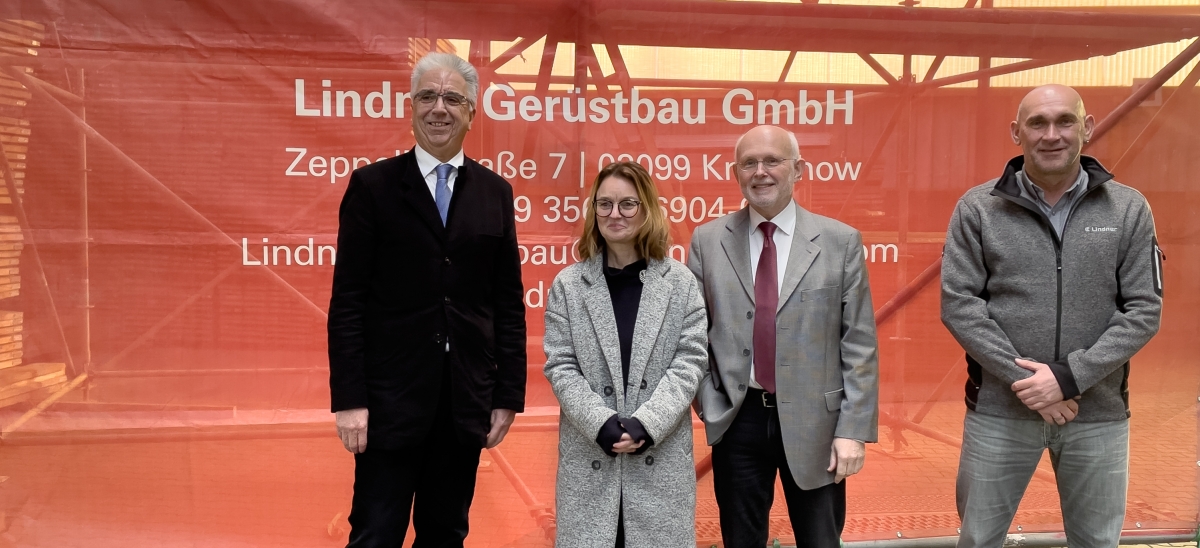 Die Pressekonferenz zur Lage auf dem Ausbildungsmarkt fand bei der Lindner Gerüstbau GmbH in Krieschow statt.